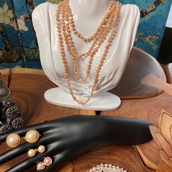 3 strands of baroque, freshwater pearls with three pairs of matching earrings. - Picture 4 of 10